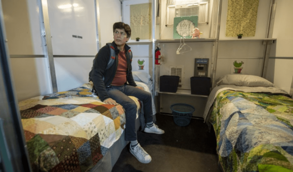 Protestors Turn Up Heat on de&nbsp;León