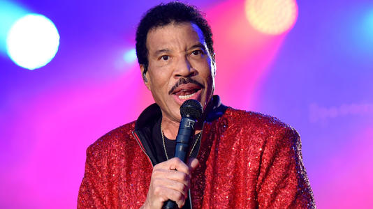 Fame Without Grace: Lionel Richie’s Warning Exposes a Growing Celebrity Disconnect