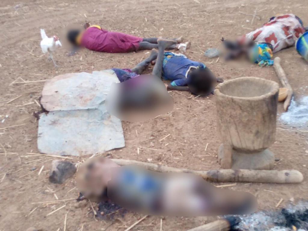 The current image has no alternative text. The file name is: photo-massacre-retouche-main2.jpg