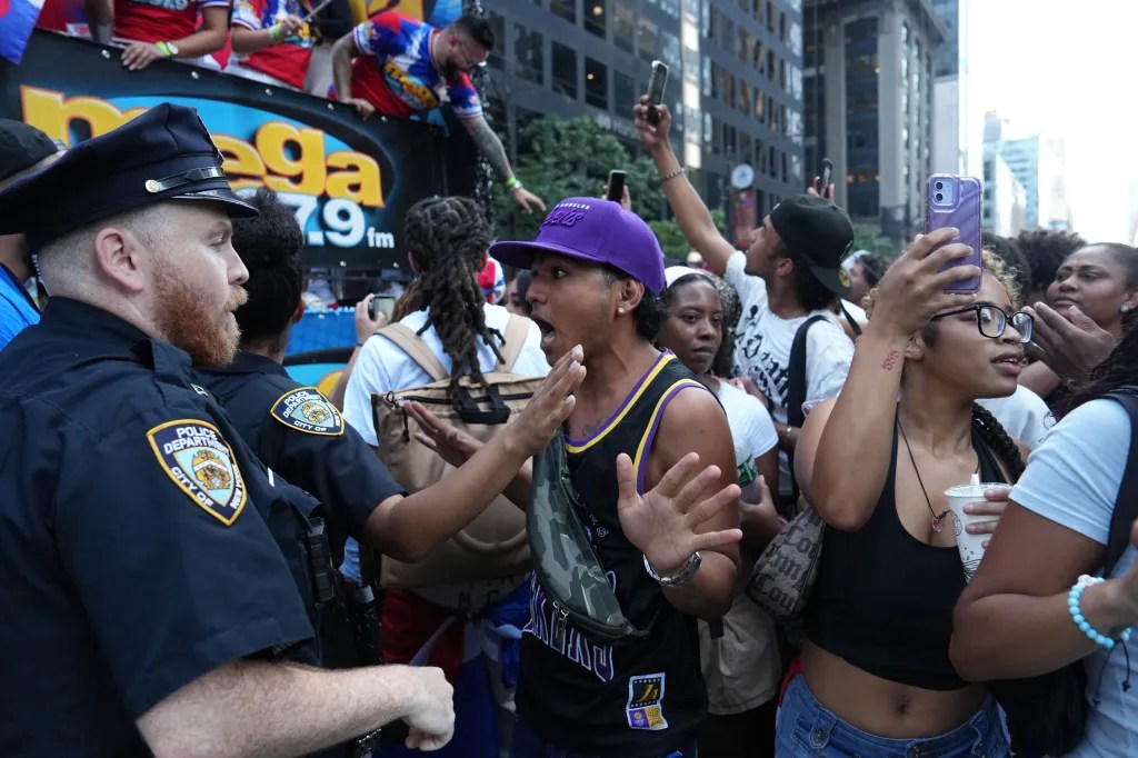 Chaos Erupts at New York’s Dominican Day&nbsp;Parade