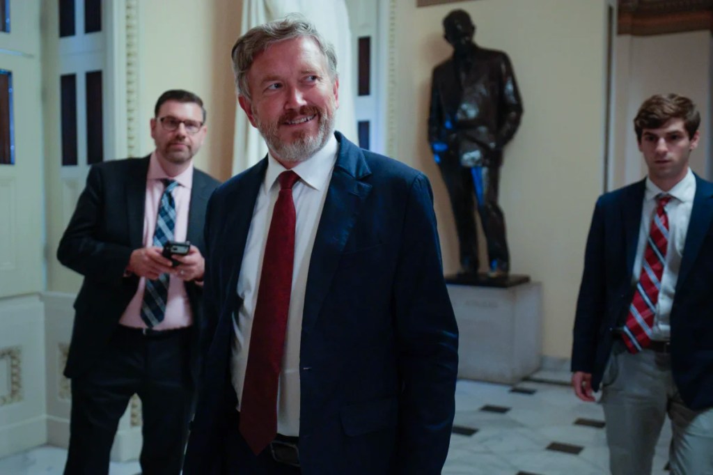 Republican Massie Moves to Impeach Hegseth Over Iran&nbsp;War
