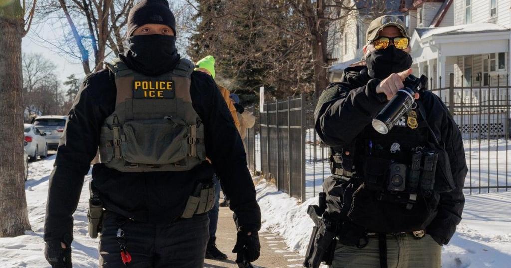 Immigration Is Becoming a State-vs.-Federal Government Power&nbsp;Struggle