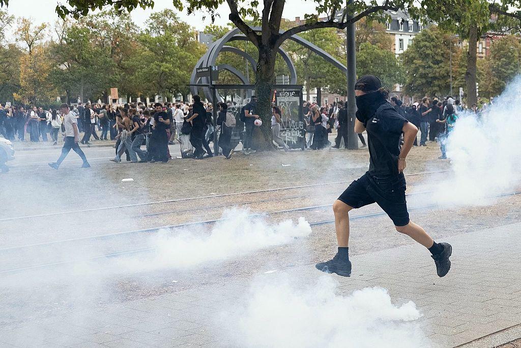 French Student Protesters Clash With Riot Police as Education Crisis&nbsp;Explodes